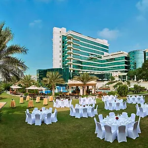 Copthorne Airport فندق